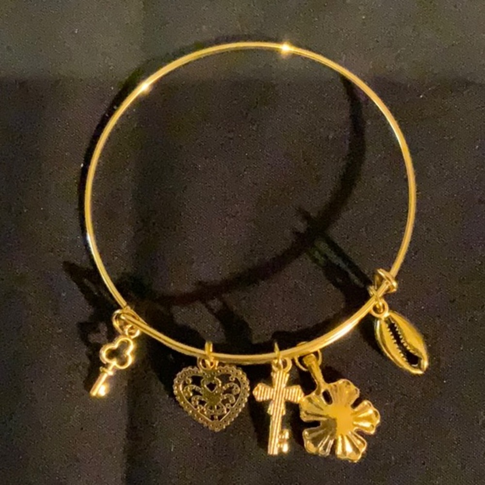 Bracelets - Picture 3 of 9